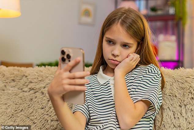 Roxy started self-harming when a boy she had sent explicit photos with shared them around the school (picture posed by model)