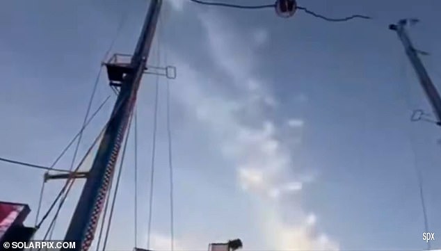 The cable suddenly snaps, sending the seats crashing to the ground at high speed