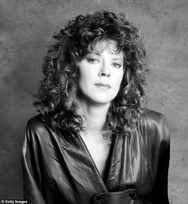 Throughout the 80s, she starred in other projects such as The Big Chill (1983), Teachers (1984) and Welcome Home (1989); seen in 1986 in L.A.