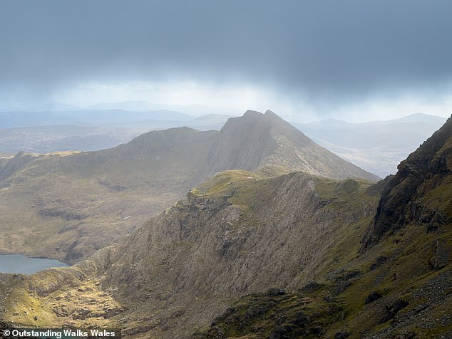 Cribau and Y Liwedd meet on the main ridge line that connects the summit of Snowdon