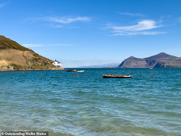 Porth Dinllaen is home to T¿ Coch Inn (Red House), famously ranked the third best beach bar in the world