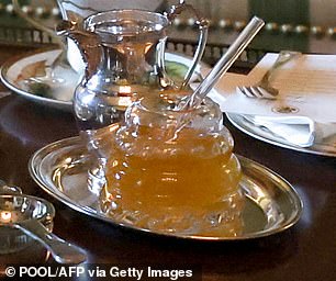 4. Their Majesties likely sampled the clover honey from the White House's newly expanded beehive