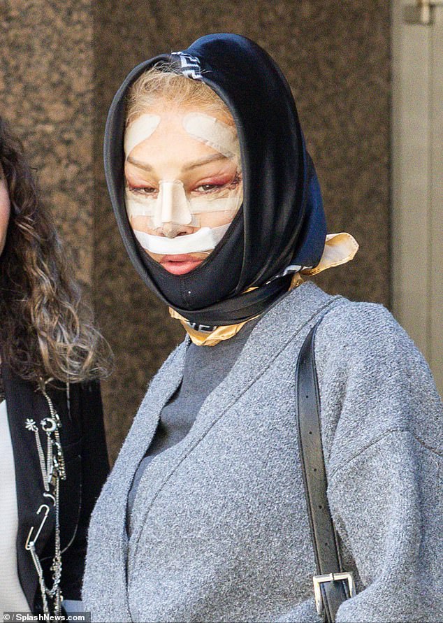 She also wrapped her neck in a scarf while emerging from the hospital