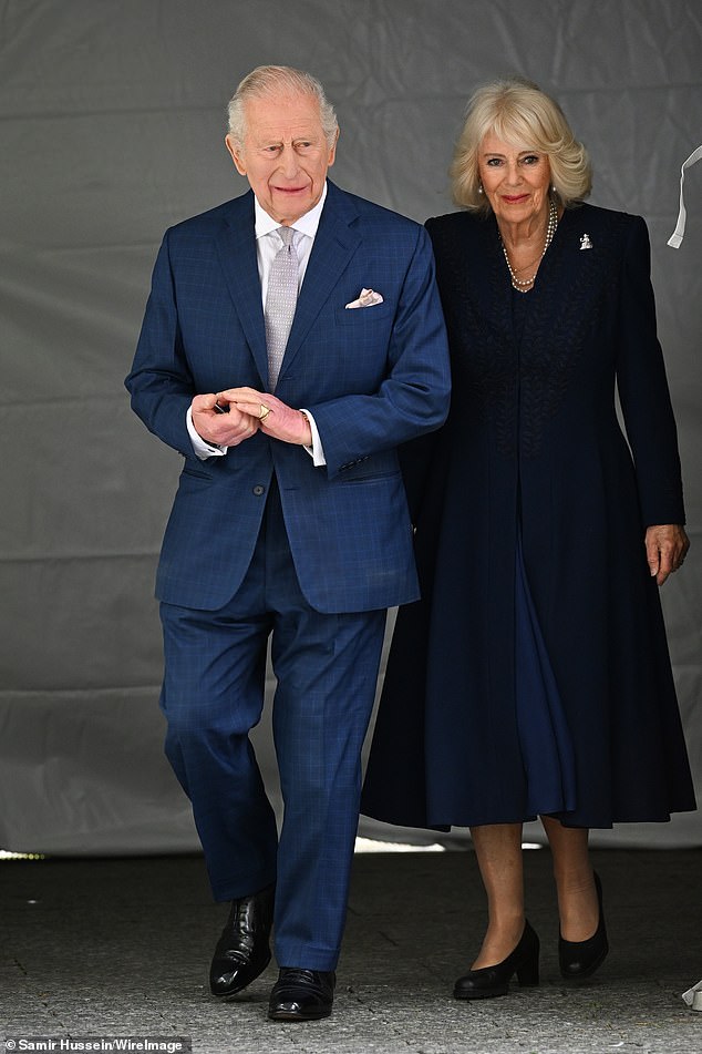 The Royal couple also left a handwritten note, which said they stand in 'enduring solidarity with the American people and in the face of their profound loss'