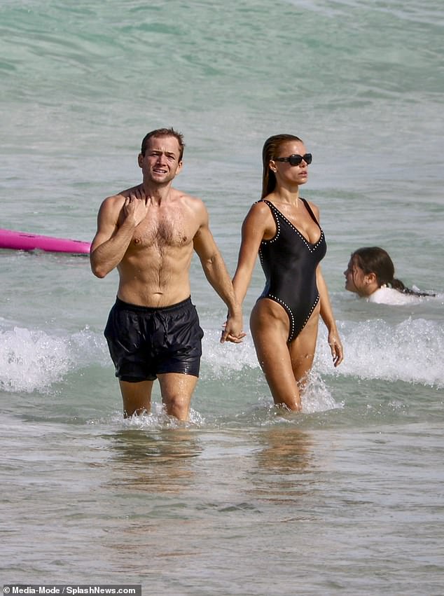 They looked every inch the hot Hollywood couple