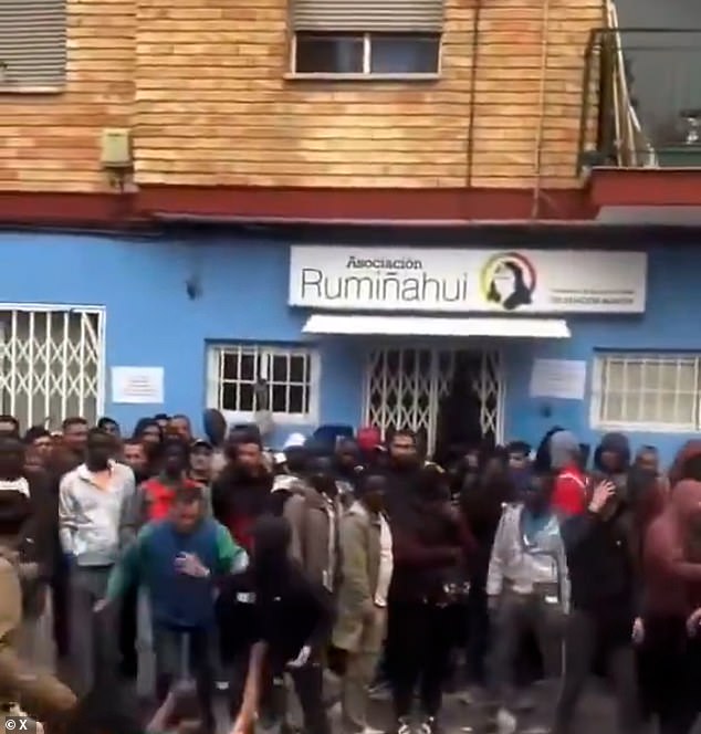 Police union representative Adrian Rodriguez said the chaos occurred due to pressure in the queue