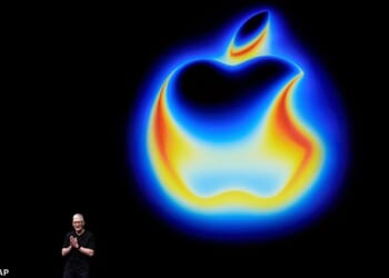 In a dramatic shake-up at the very top of one of the world’s most powerful tech giants, Apple has unveiled a sweeping leadership overhaul that signals the dawn of a new era for the iPhone maker
