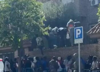 Dozens of desperate migrants scaled the walls of the Gambian embassy in Madrid