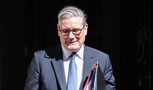 Keir Starmer has put his team in a state of panic after deviating from his lines during PMQs