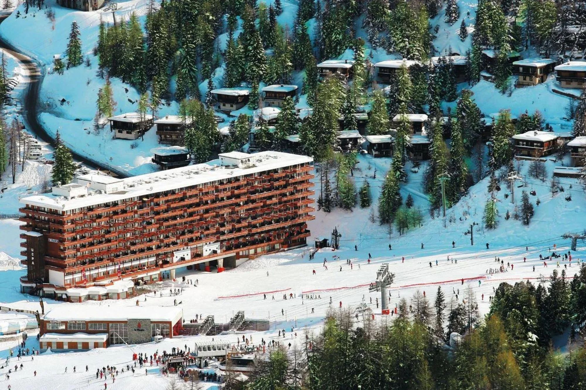 An image collage containing 1 images, Image 1 shows NINTCHDBPICT001070801592