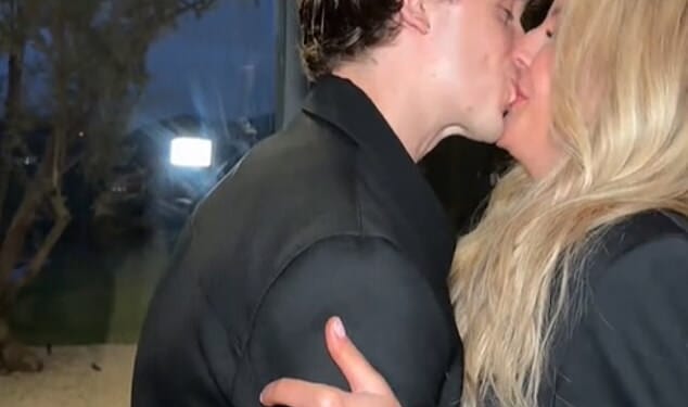 Ellie Goulding shared a passionate kiss with boyfriend Beau Minniear as the couple recreated a viral TikTok trend after giving birth to their first child together last month