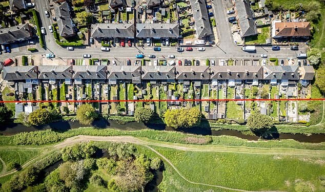 The area below the red line shows the sections of the gardens at the centre of the dispute