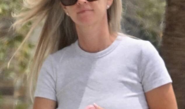 The Daily Mail understands that Caoimhe remains in the couple’s luxurious property on one of the Jumeirah’s ‘fronds’ with her children
