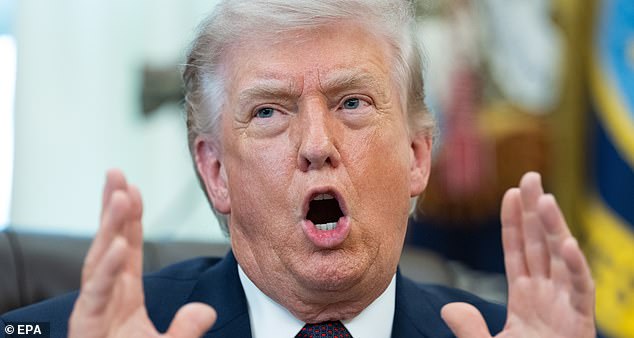epaselect epa12863099 US President Donald J Trump gives remarks during an executive order signing event in the Oval Office of the White House in Washington, DC, USA, 31 March 2026. The order directs the federal government, through the US Postal Service, to provide states with voter eligibility data.  EPA/AARON SCHWARTZ / POOL