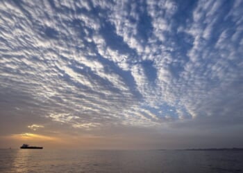 Iran close Strait of Hormuz again and fires on ships