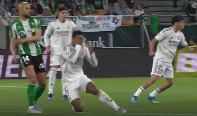 Jude Bellingham went down clutching his face when there did not appear to be contact