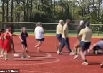 An unruly catfight at a youth softball game in Georgia has gone viral