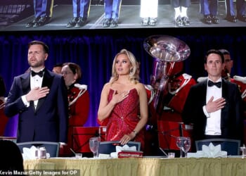 Mentalist Oz Pearlman (pictured right) has pulled out of his scheduled appearance on Jimmy Kimmel Live in the first episode following intense backlash to the host's jokes at Melania Trump's expense