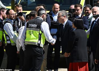 The Prime Minister dodged the crowds and met members of Shomrim, the Jewish community security organisation