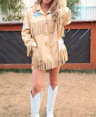 Sydney Sweeney, 28, was seen sitting on her boyfriend Scooter Braun's shoulders as the couple attended Stagecoach 2026 in Indio, California on Friday; seen on Friday at Stagecoach