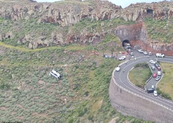One person has died and up to 20 people injured, some of them seriously, when a tourist bus careered down a steep embankment on a popular island in the Canaries