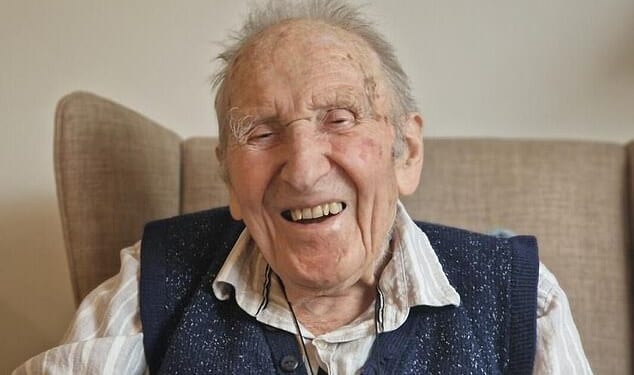 Frank Chester, who was awarded the Distinguished Service Cross for wartime bravery, passed away on April 19 at a Malvern care home