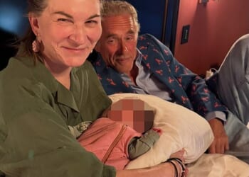 A recent photo posted in October 2025, though perhaps captured in July that year, shows Canadian psychologist Jordan Peterson and his wife at their home in Arizona. It is believed to be the last known photo of Peterson