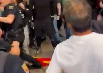 Violence erupted between rival protesters in the Spanish city of Granada just days after Spain's socialist government approved plans to grant legal status to 500,000 migrants