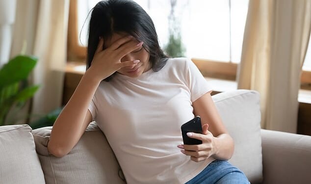 A new warning has been issued to iPhone users this week, alerting them to a scam draining people's bank accounts