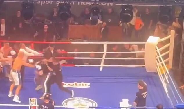 Turkish boxer Emirhan Kalkan had been facing his Russian opponent Sergey Gorokhov at the Besirli Sports Centre in Trabzon