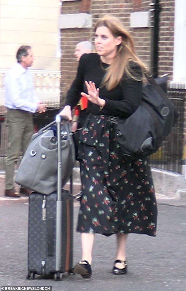 Beatrice carried her personalised £2,710 Horizon 55 Monogram Louis Vuitton suitcase into the taxi