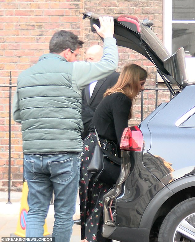 The daughter of Andrew Mountbatten Windsor and Sarah Ferguson loaded her luggage into the taxi before driving off