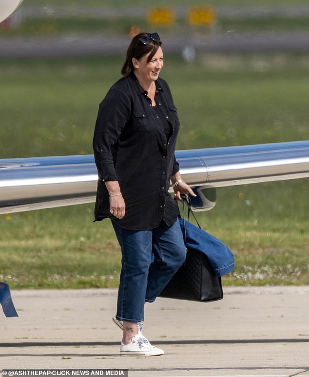 She kept casual in an oversized shirt which she layered over a pair of blue denim cropped jeans
