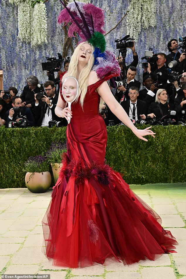 The Game Of Thrones star out on a very kooky display