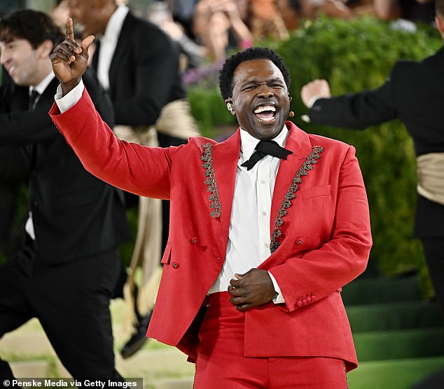 Sanchez danced during a performance from actor and singer Joshua Henry, who covered the hit song I Wanna Dance with Somebody by Whitney Houston