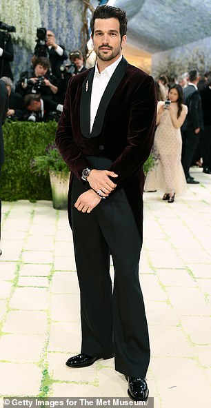 The actress joined other celebrities on the glitzy red carpet alongside Kelly such as Nicole Kidman and Lauren Sanchez