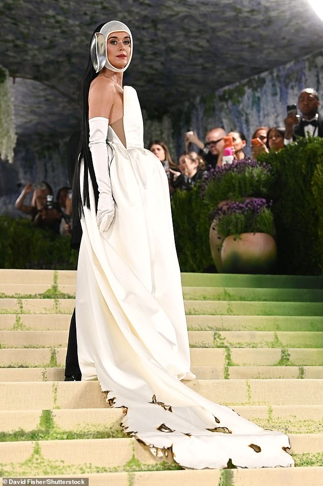 The 41-year-old pop star donned one of the worst outfits of the night as she attempted to go incognito at fashion's biggest night in New York City on Monday