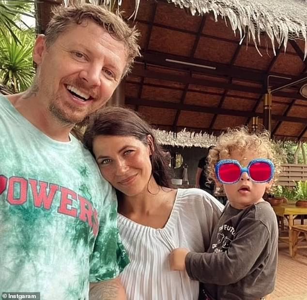 The singer, 42, who shares five-year-old son Slimane with his ex from whom he split in 2024, made the emotional confession to the show's professionals (pictured a family in 2021)