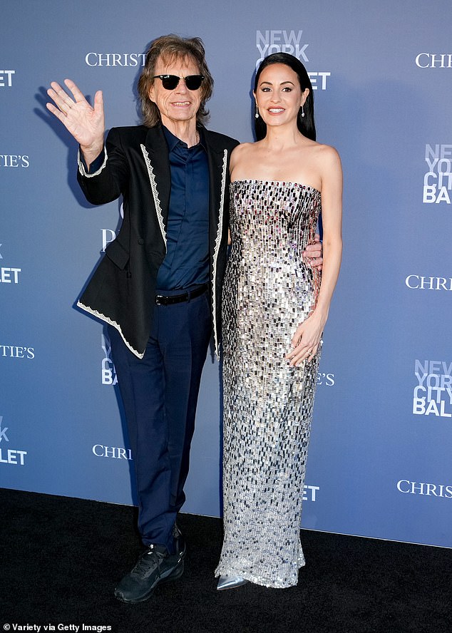 Showing off her lithe dancer's physique, Melanie looked breathtaking in the bedazzled gown which featured a sculpted top