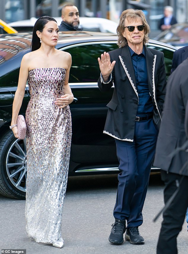 Upon arrival, Mick was waving at admirers