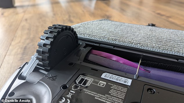 Chunky wheels help with robot zip around the house in no time