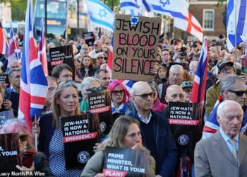 Jewish supports gathered outside Downing Street last night to demand Sir Keir Starmer take action to protect the community