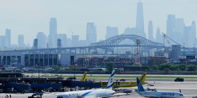 FAA investigating after United flight landing in Newark strikes light pole on New Jersey Turnpike