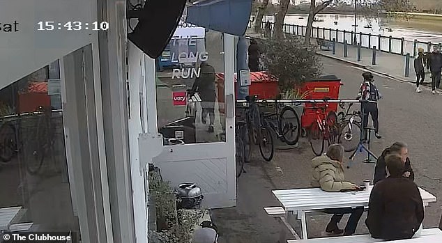 In brazen footage, two thieves are spotted snatching a bike before attempting to flee a customer giving chase