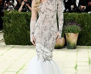 US skiing icon Lindsey Vonn dazzled as she attended the Met Gala on Monday evening