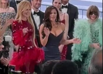 At one point, Sanchez raised her hands to start clapping along to the beat