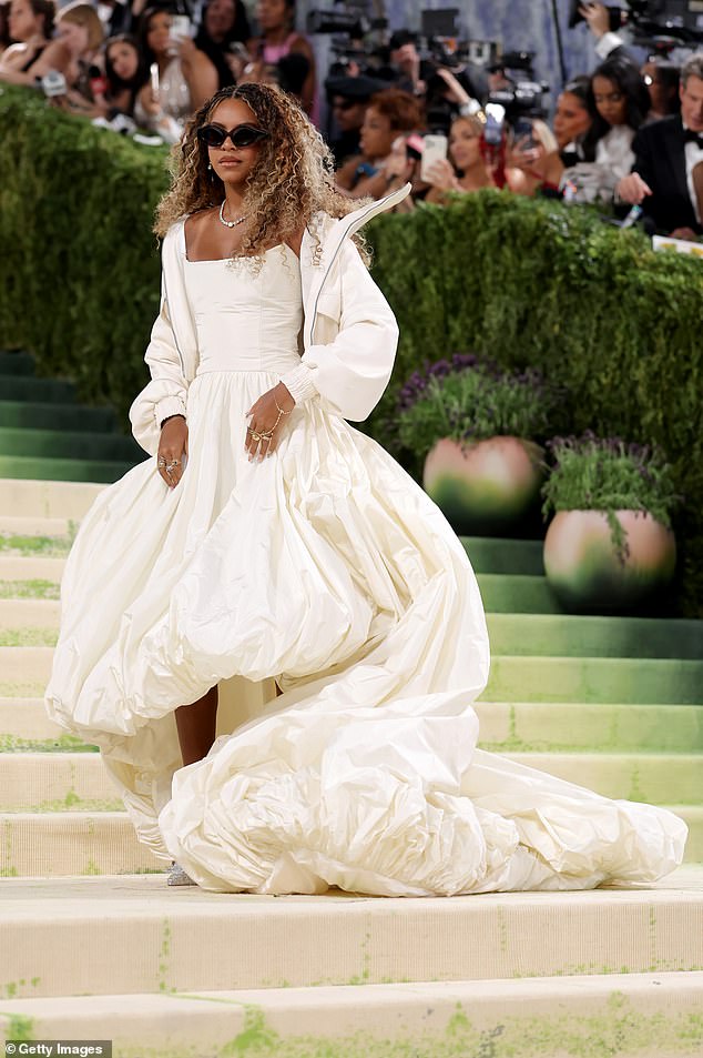 The 14-year-old ascended the legendary staircase in a stunning bubble gown