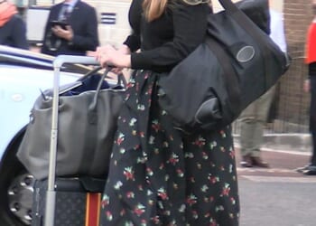 Princess Beatrice was spotted loading her luggage into a London taxi in a clip filmed on Thursday