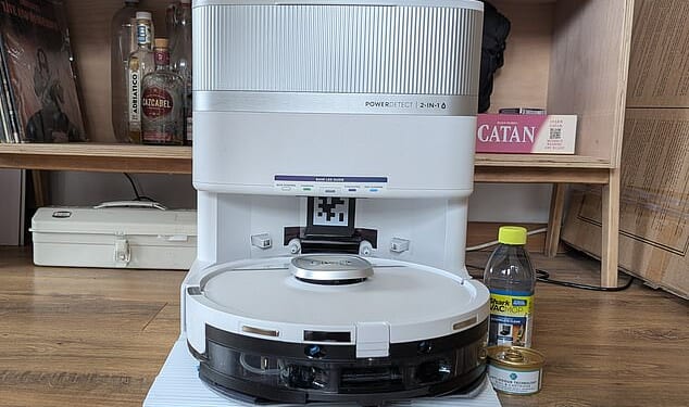 The Shark PowerDetect UV Reveal - complete with cleaning solution and an odour control puck