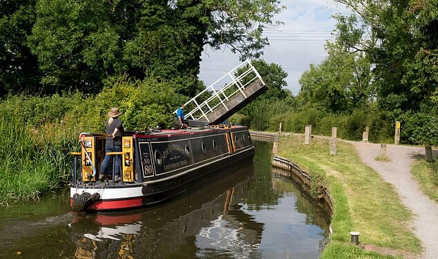 The quiet, West Midlands village of Hockley Heath is edged by the Stratford-upon-Avon Canal